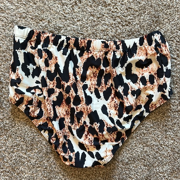 High Waisted bottom (leopard print) - Picture 3 of 5